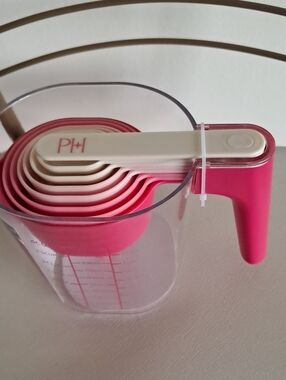Paris Hilton Pink and Cream Nesting Measuring Set